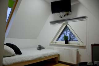 Хостелы Hostel 55 Вроцлав Двухместный номер с 1 кроватью и общей ванной комнатой-1